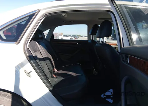 2013 Volkswagen Passat 2.0L Tdi Sel Premium z USA, uszkodzony, nr VIN 1VWCN7A36DC123612